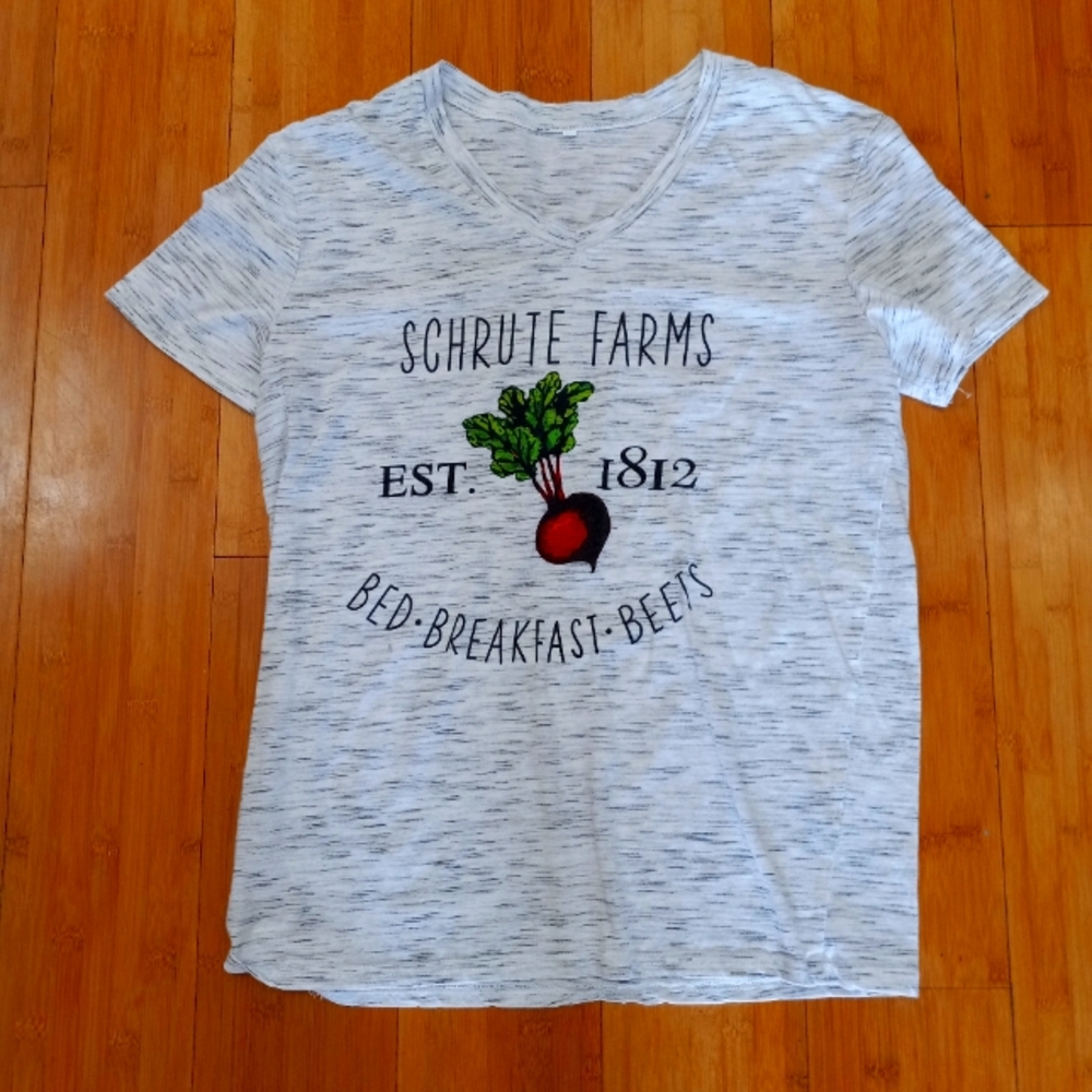Schrute farms short sleeve t shirt. Size large.